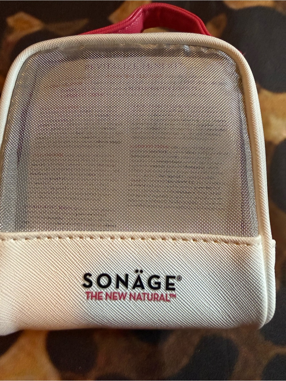 SONÄGE Cosmetic Travel Pouch in Cream with Pink Accent - 5 pieces skincare